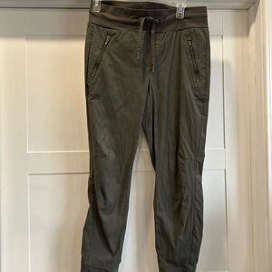 Athleta Olive Green Trekkie north joggers size 6